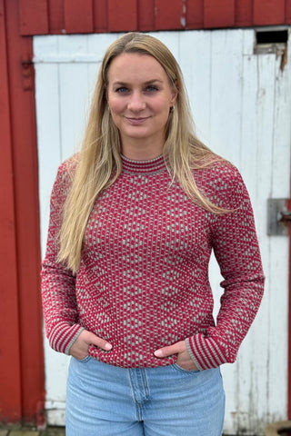 Lanullva Mønsterstikket Crewneck, Vinjegrå/Bringebær-Lanullva